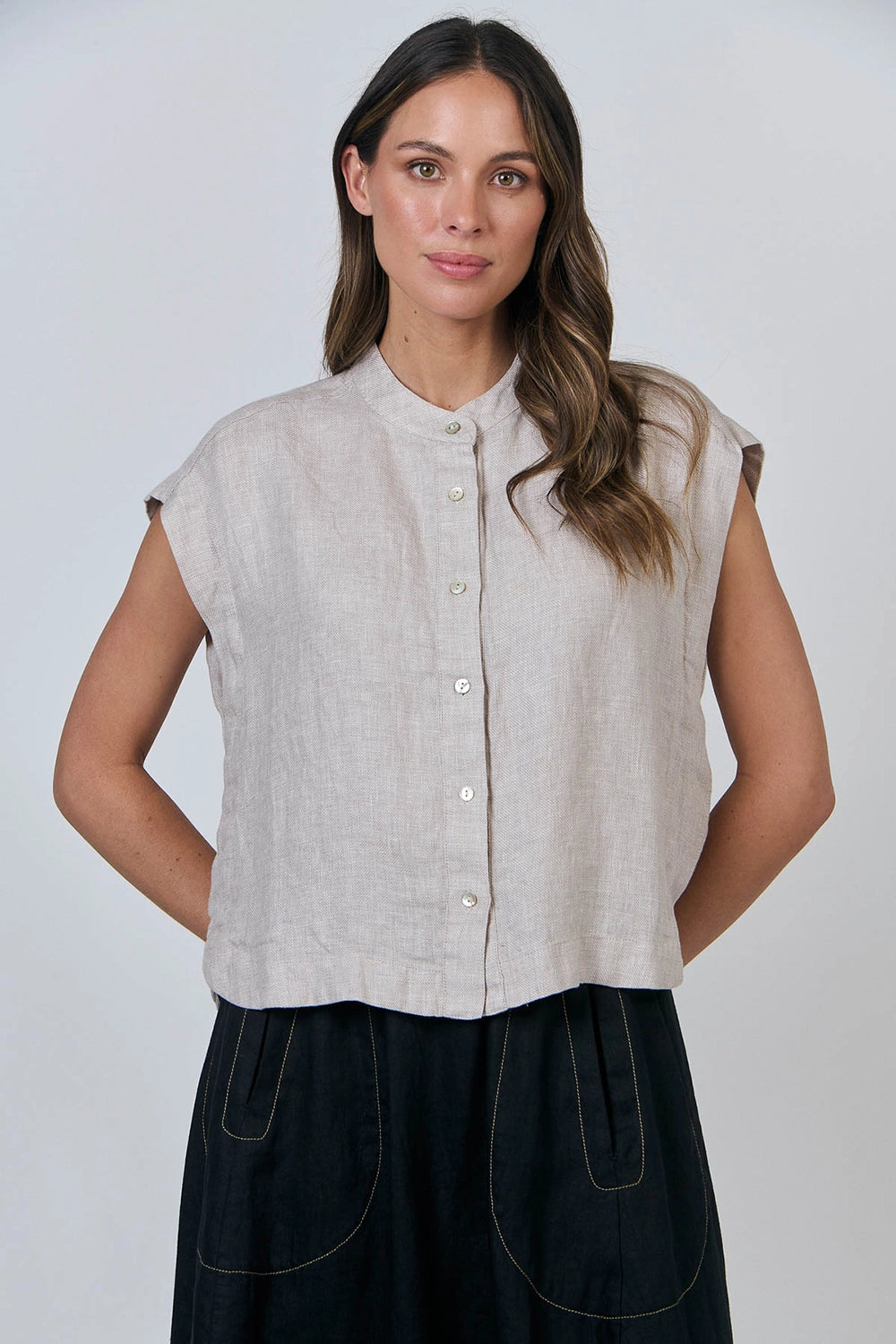 Naturals by O & J Linen Top in Dune GA429