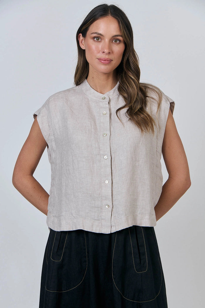 Naturals by O & J Linen Top in Dune GA429