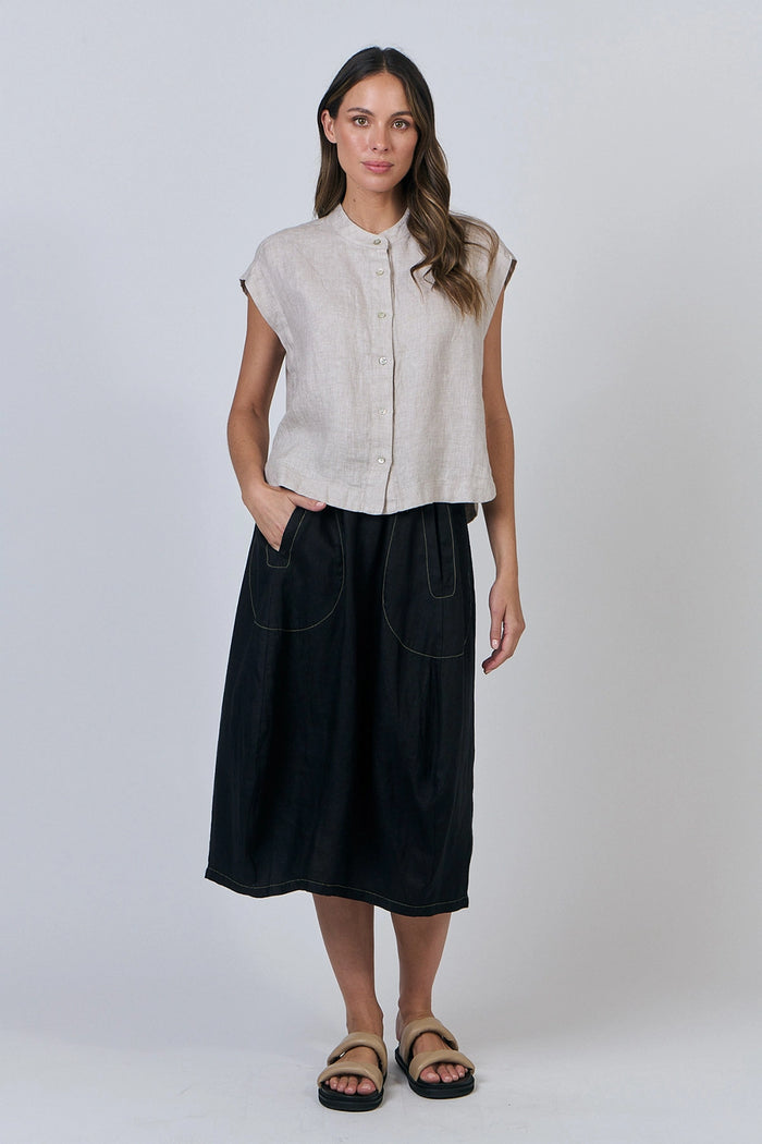 Naturals by O & J Linen Top in Dune GA429