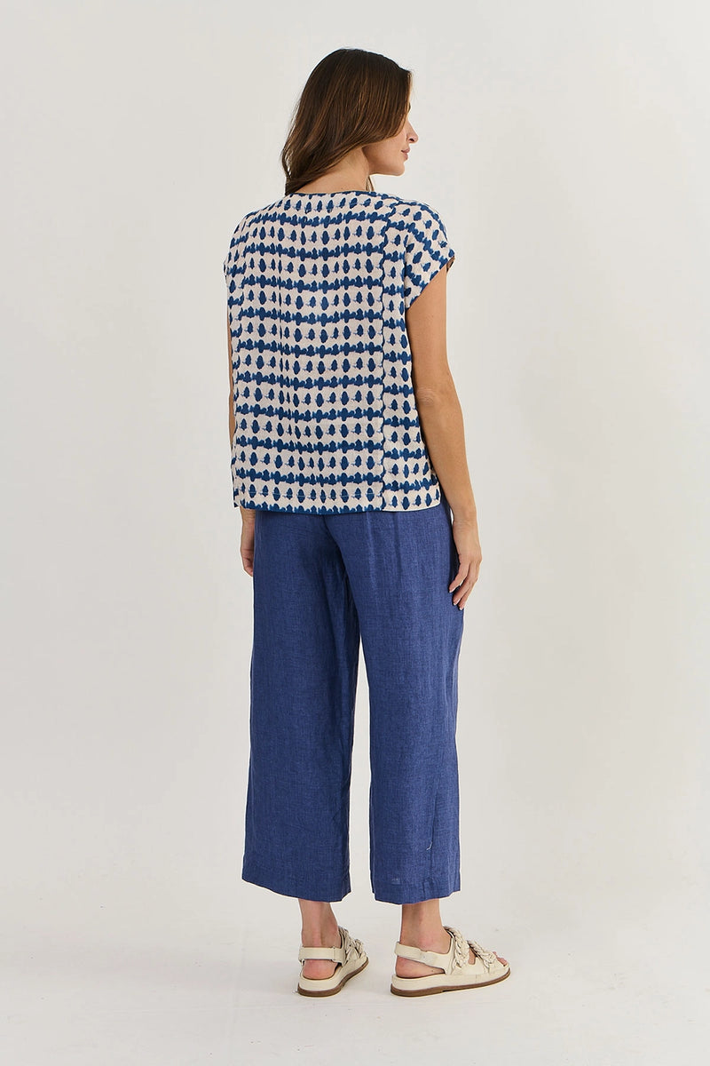 Naturals by O & J LInen Top in Delta Blot Ga463