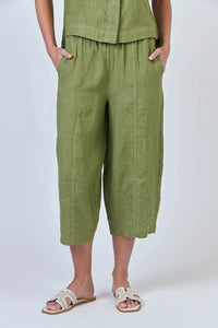 Naturals by O & J Linen Shorts in Moss GA476