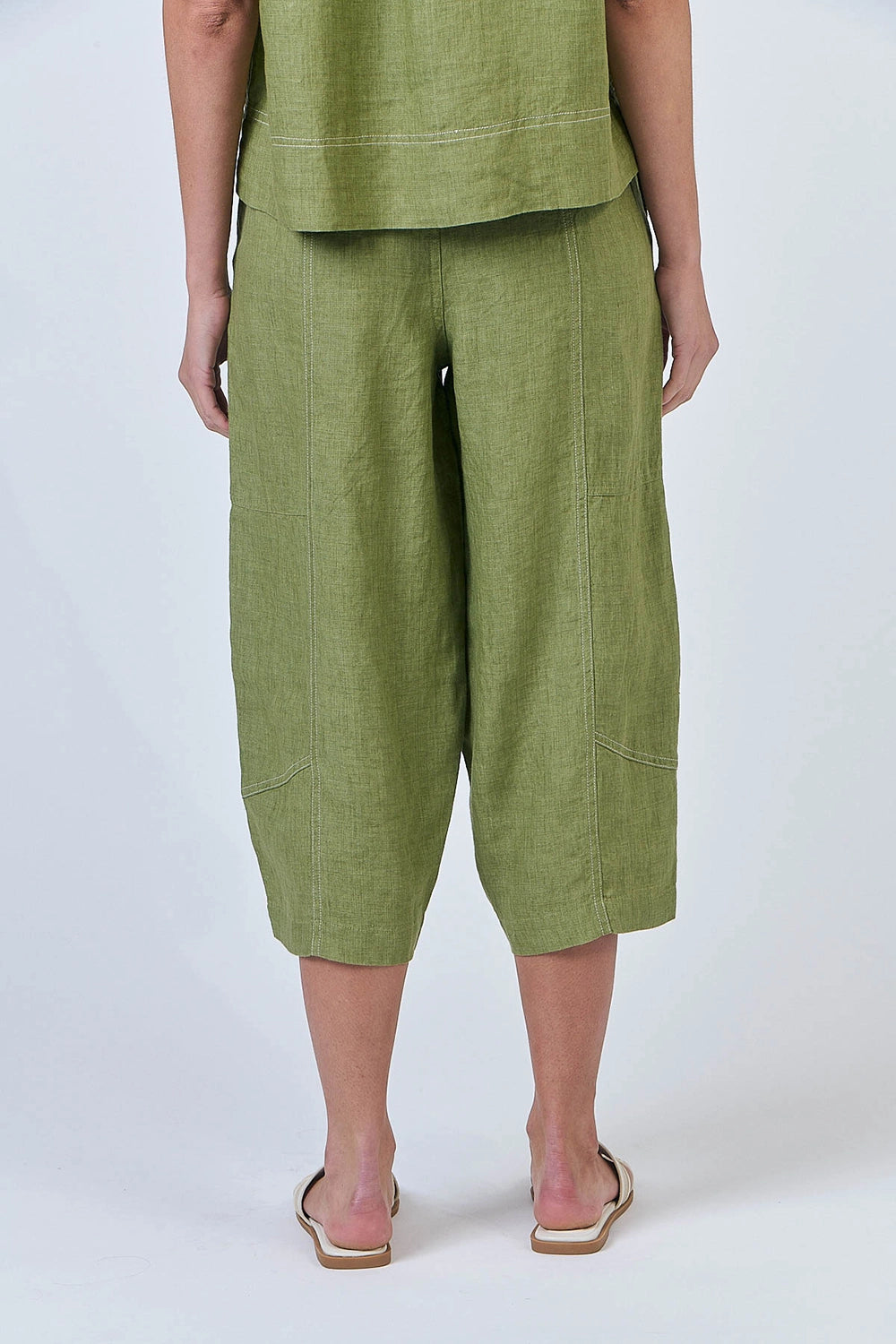 Naturals by O & J Linen Shorts in Moss GA476