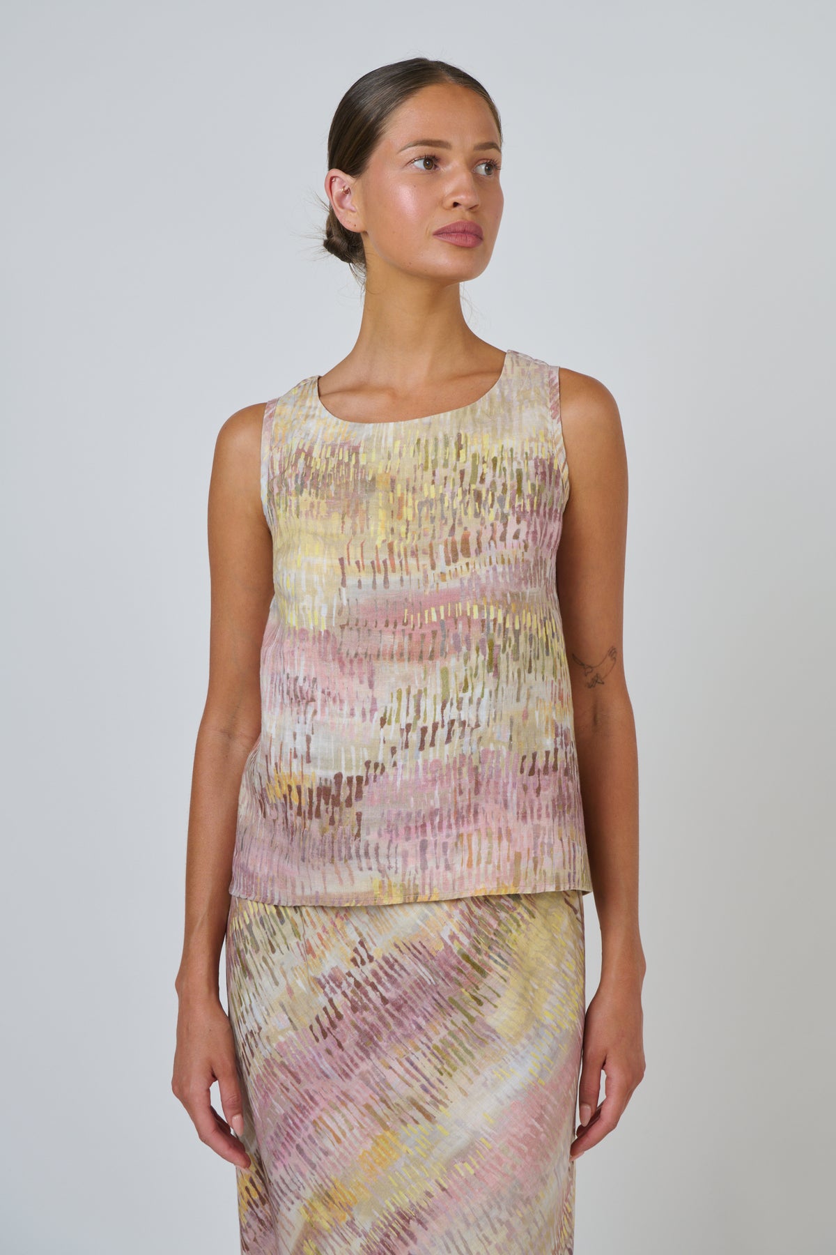 Naturals by O & J Linen Top in Jardin GA506