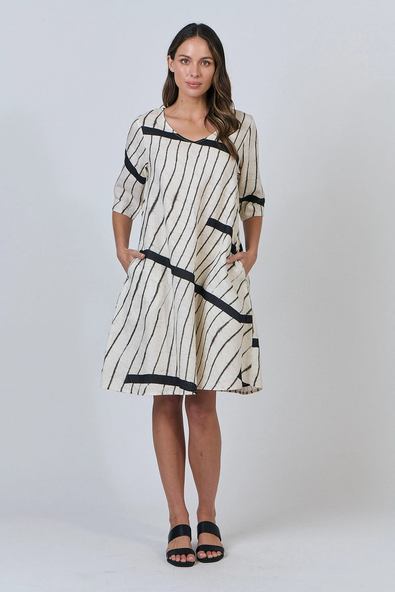 Naturals by O & J Linen Dress in Isobars GA526
