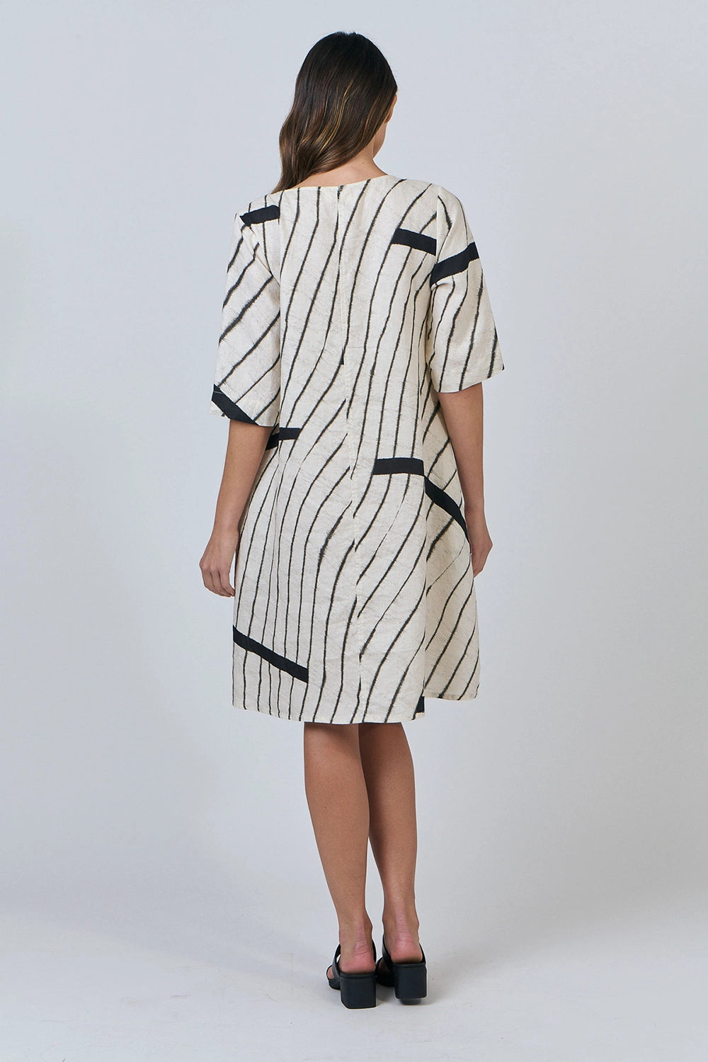 Naturals by O & J Linen Dress in Isobars GA526