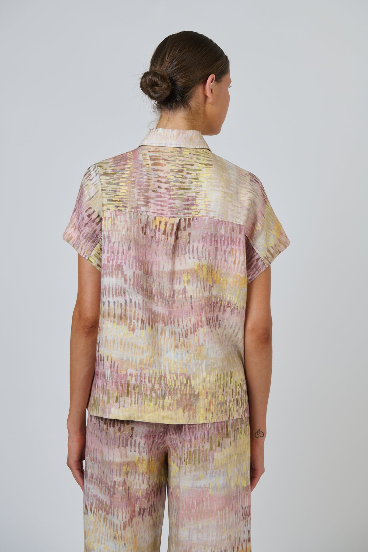 Naturals by O & J Linen Top in Jardin GA533