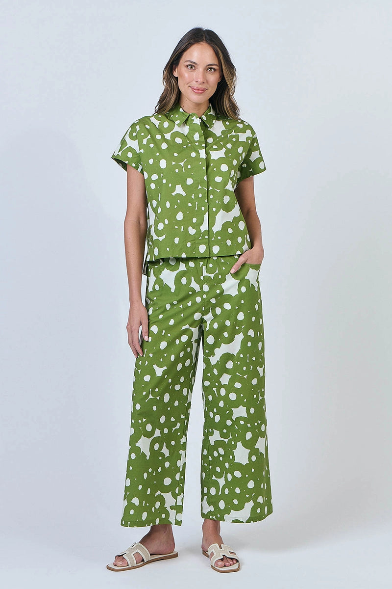 Naturals by O & J Linen Shirt in Moss Barnacles GA533