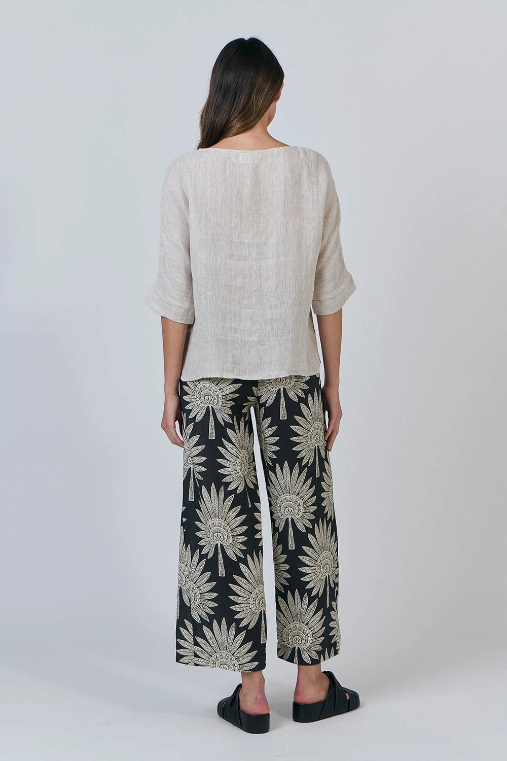Naturals by O & J Linen Pants in Date Palm GA398