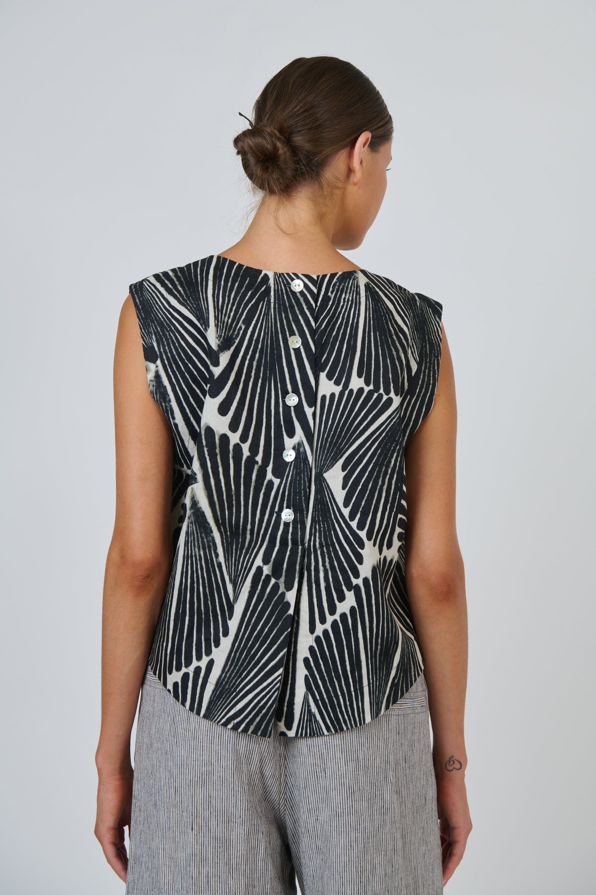 Naturals by O & J Linen Top in Folies GA581