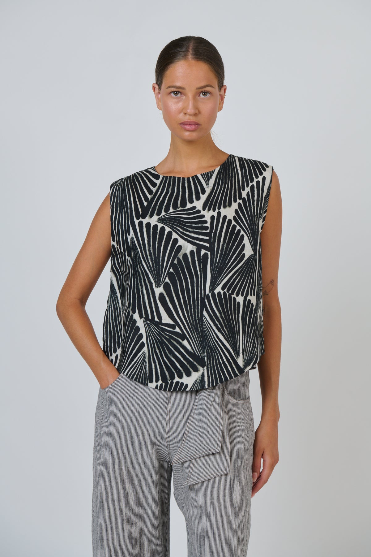 Naturals by O & J Linen Top in Folies GA581