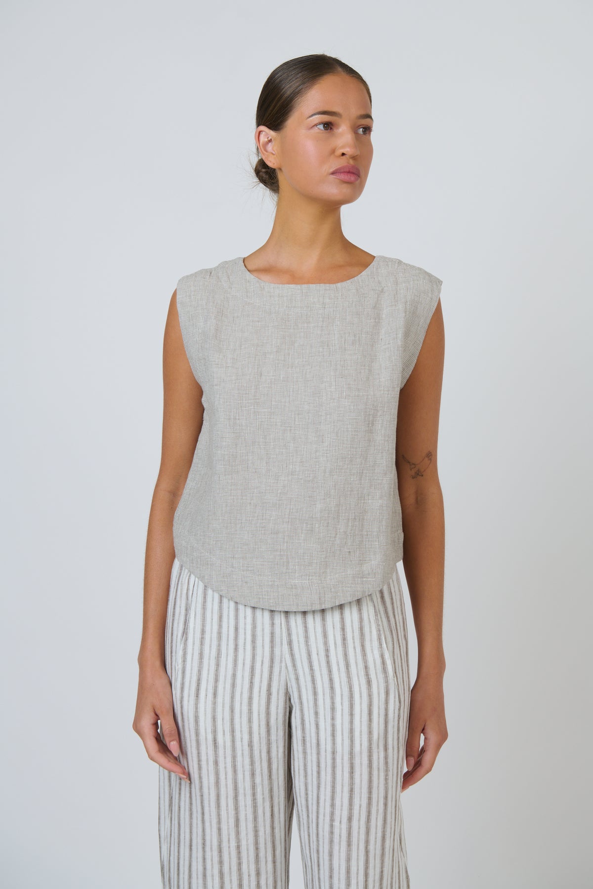 Naturals by O & J Linen Top in Mousse GA581