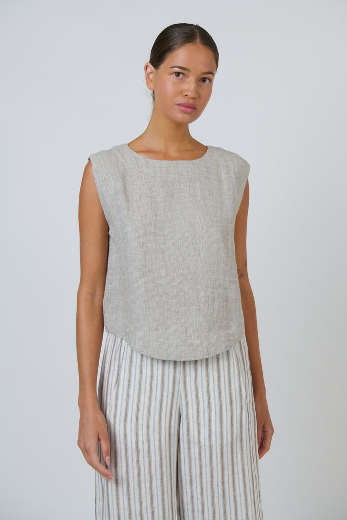 Naturals by O & J Linen Top in Mousse GA581