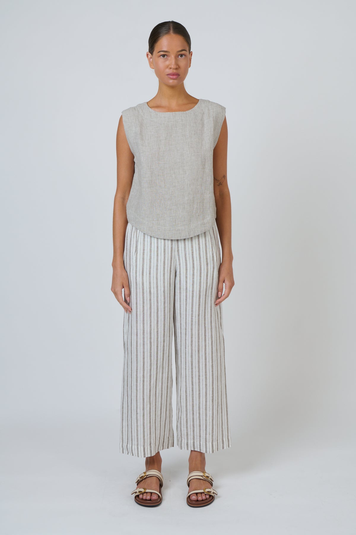 Naturals by O & J Linen Top in Mousse GA581