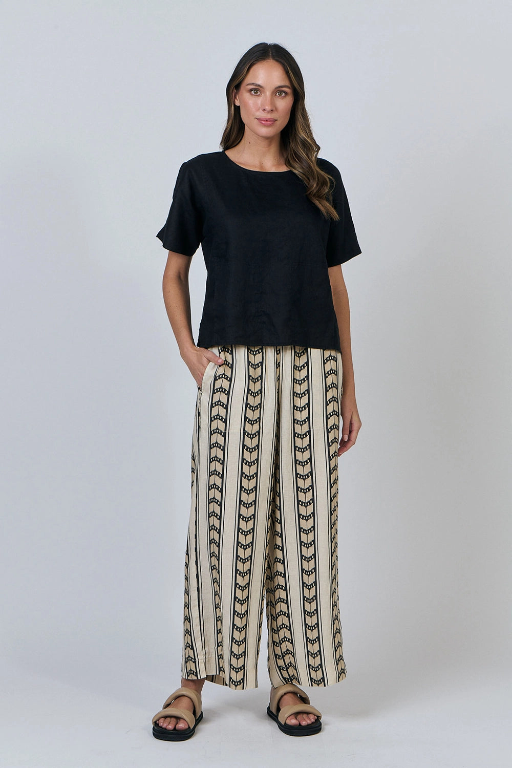 Naturals by O & J Linen Blouse in Black GA587