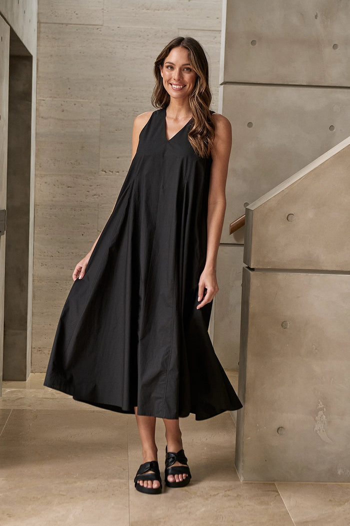 Naturals by O & J Linen Dress in Black GA605