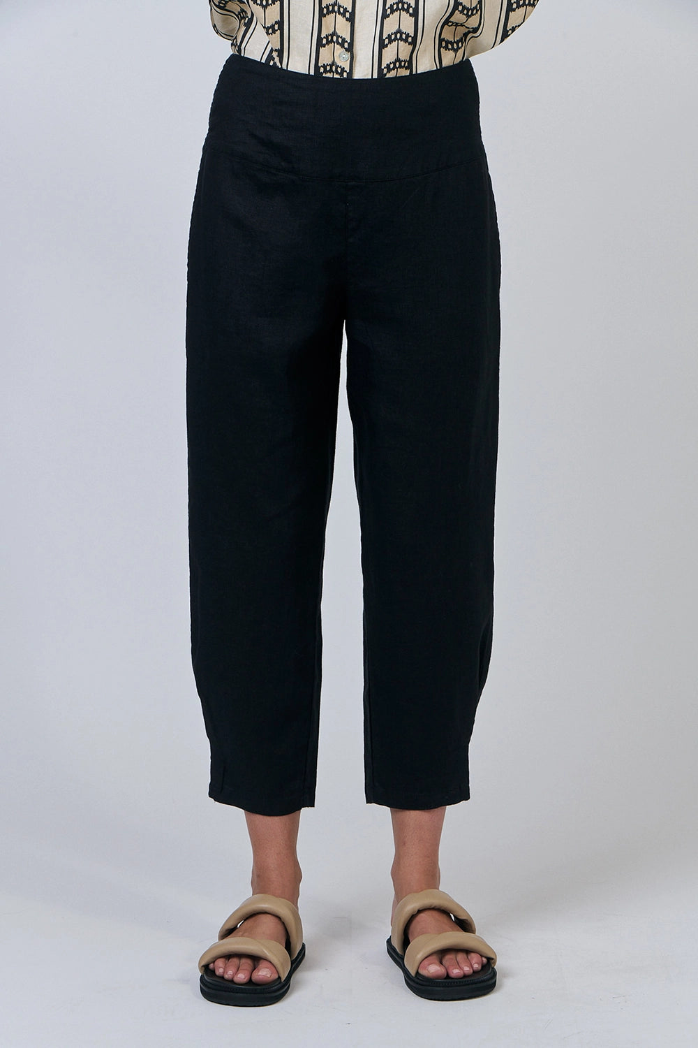 Naturals by O & J Linen Pants in Black GA615