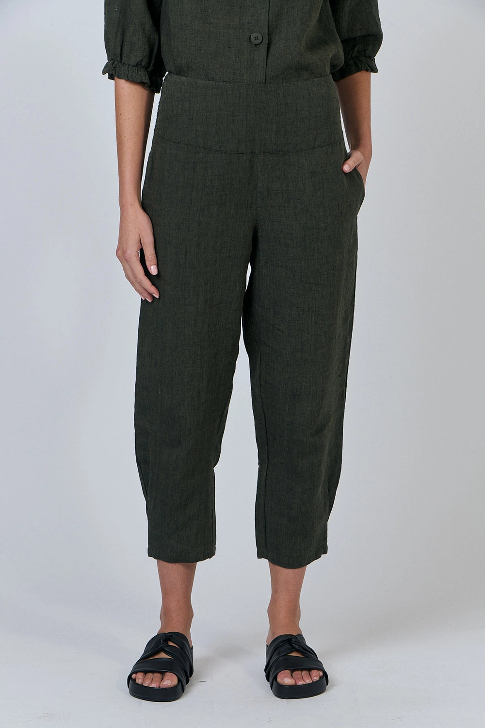 Naturals by O & J Linen Pants in Licorice GA615