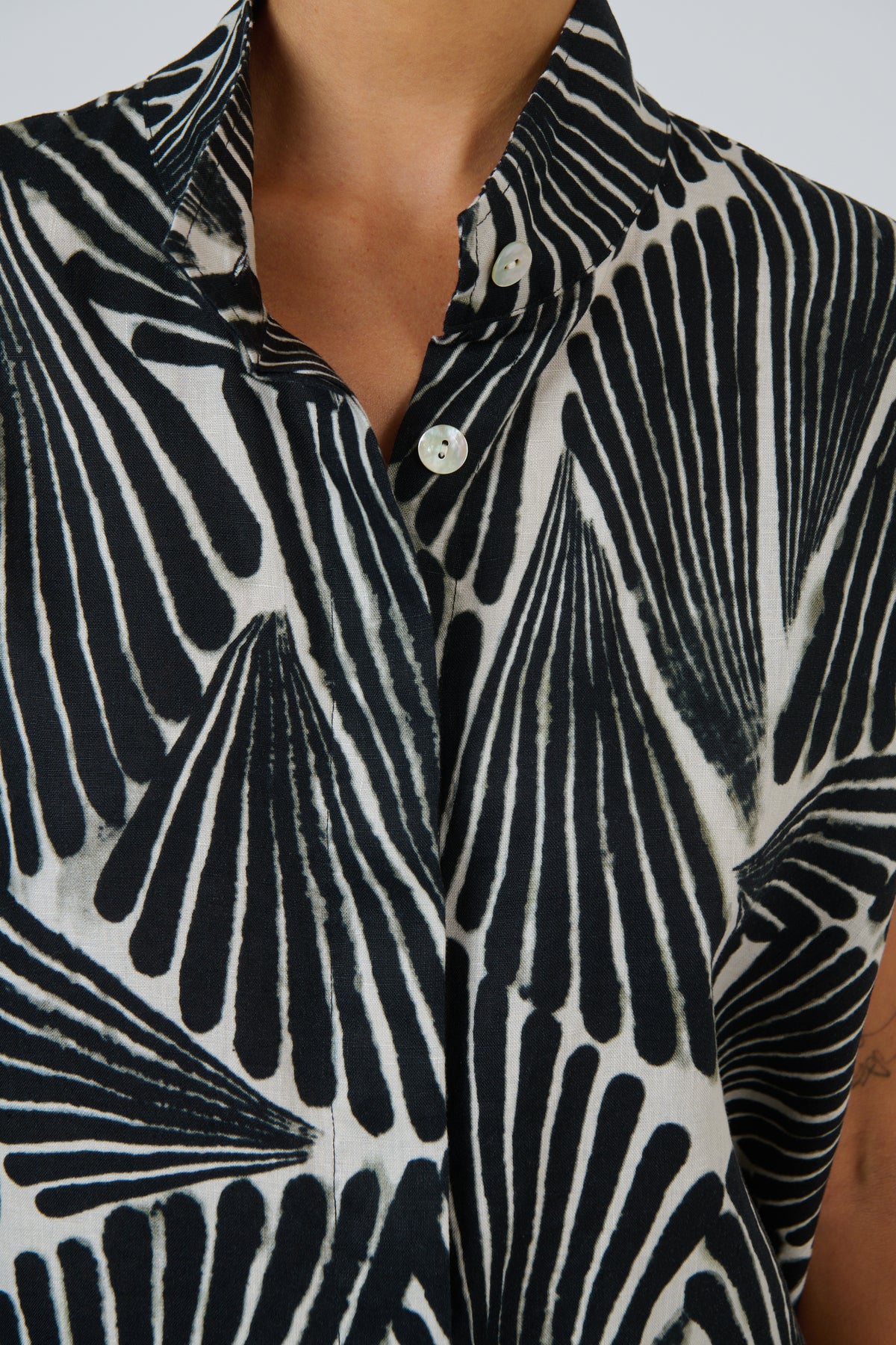 Naturals by O & J Linen Top in Folies GA632
