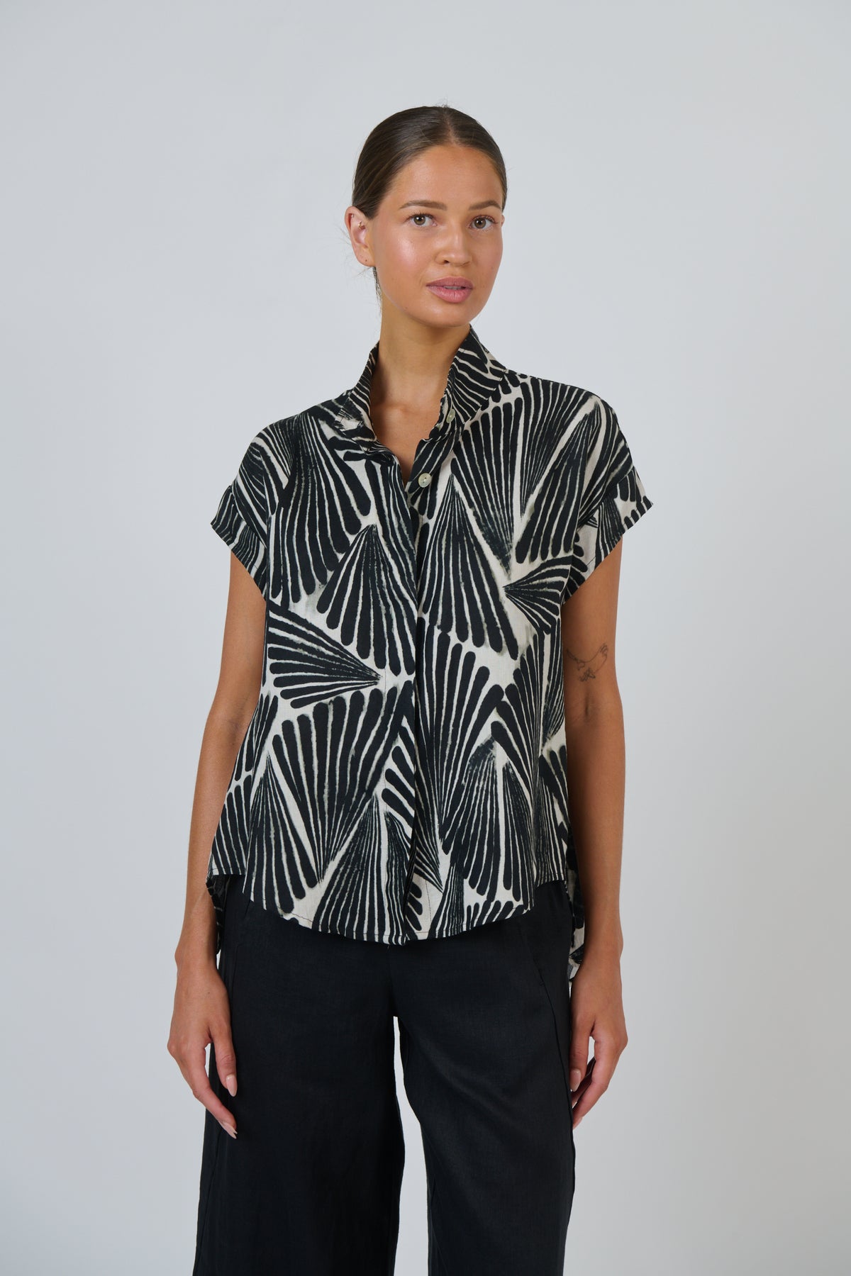 Naturals by O & J Linen Top in Folies GA632
