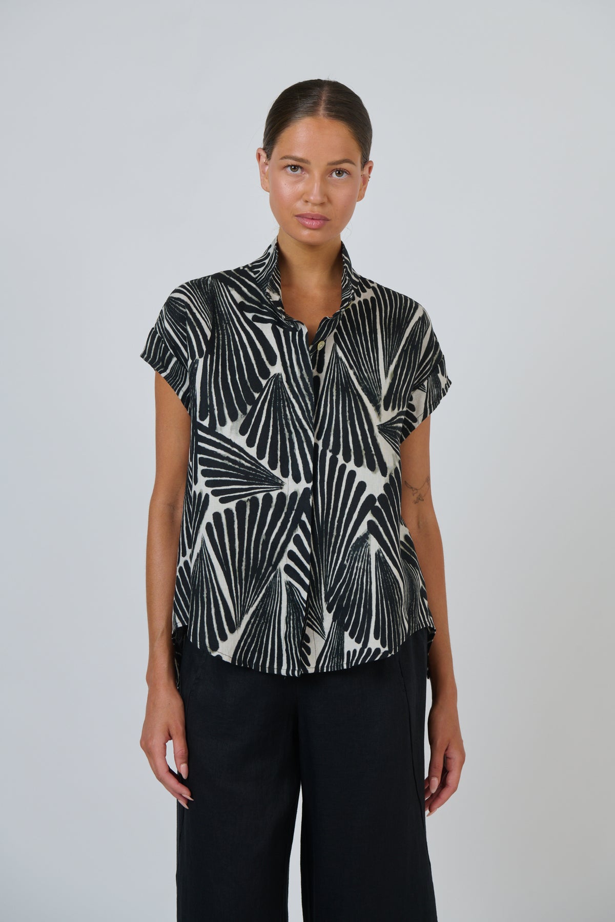 Naturals by O & J Linen Top in Folies GA632
