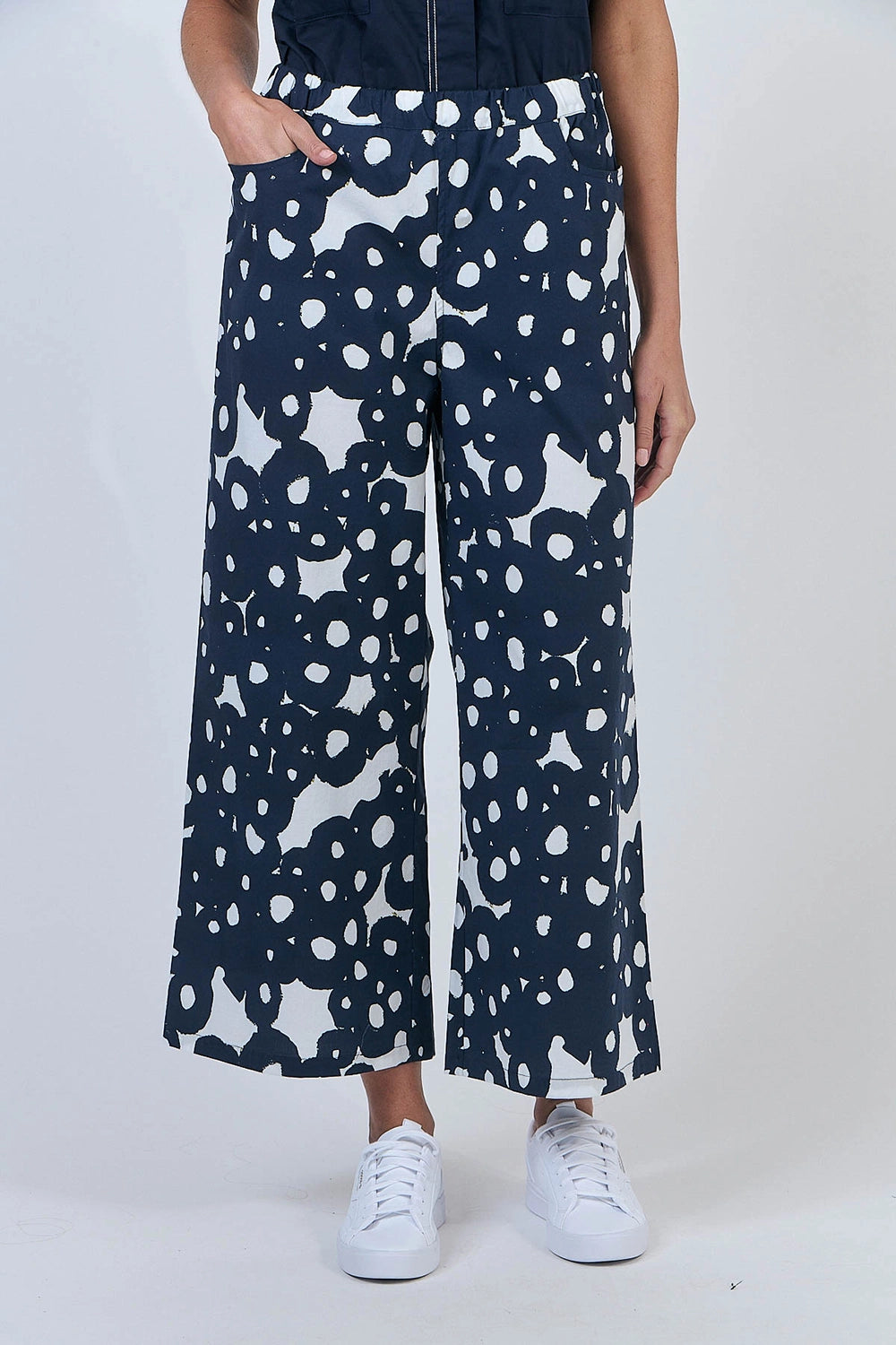 Naturals by O & J Cotton Trousers in Ink Barnacles GA637