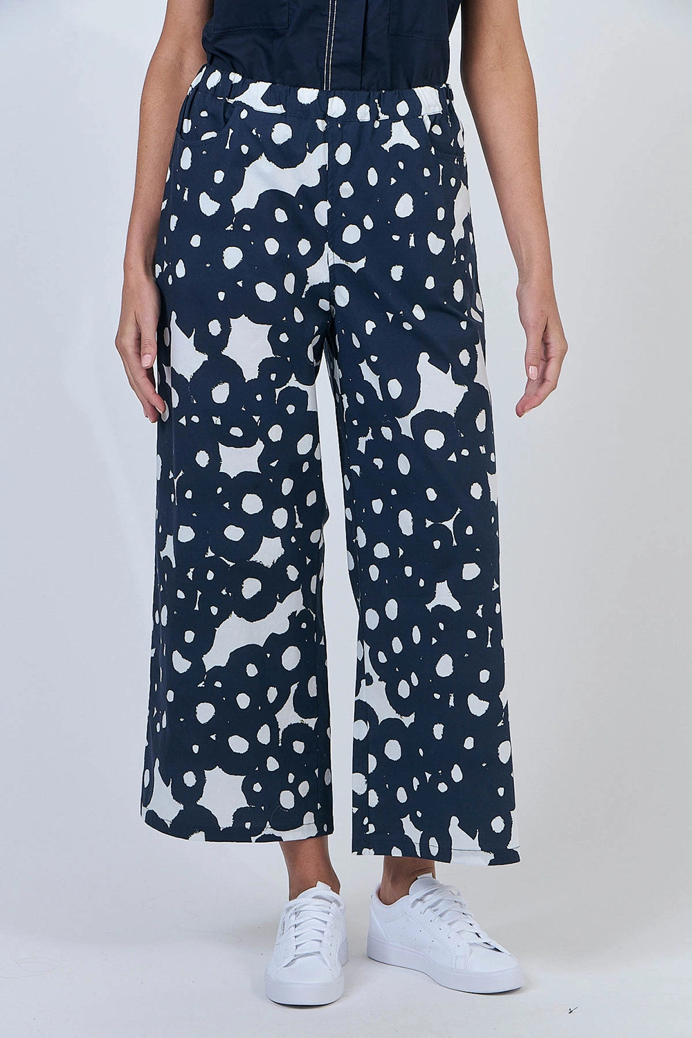 Naturals by O & J Cotton Trousers in Ink Barnacles GA637