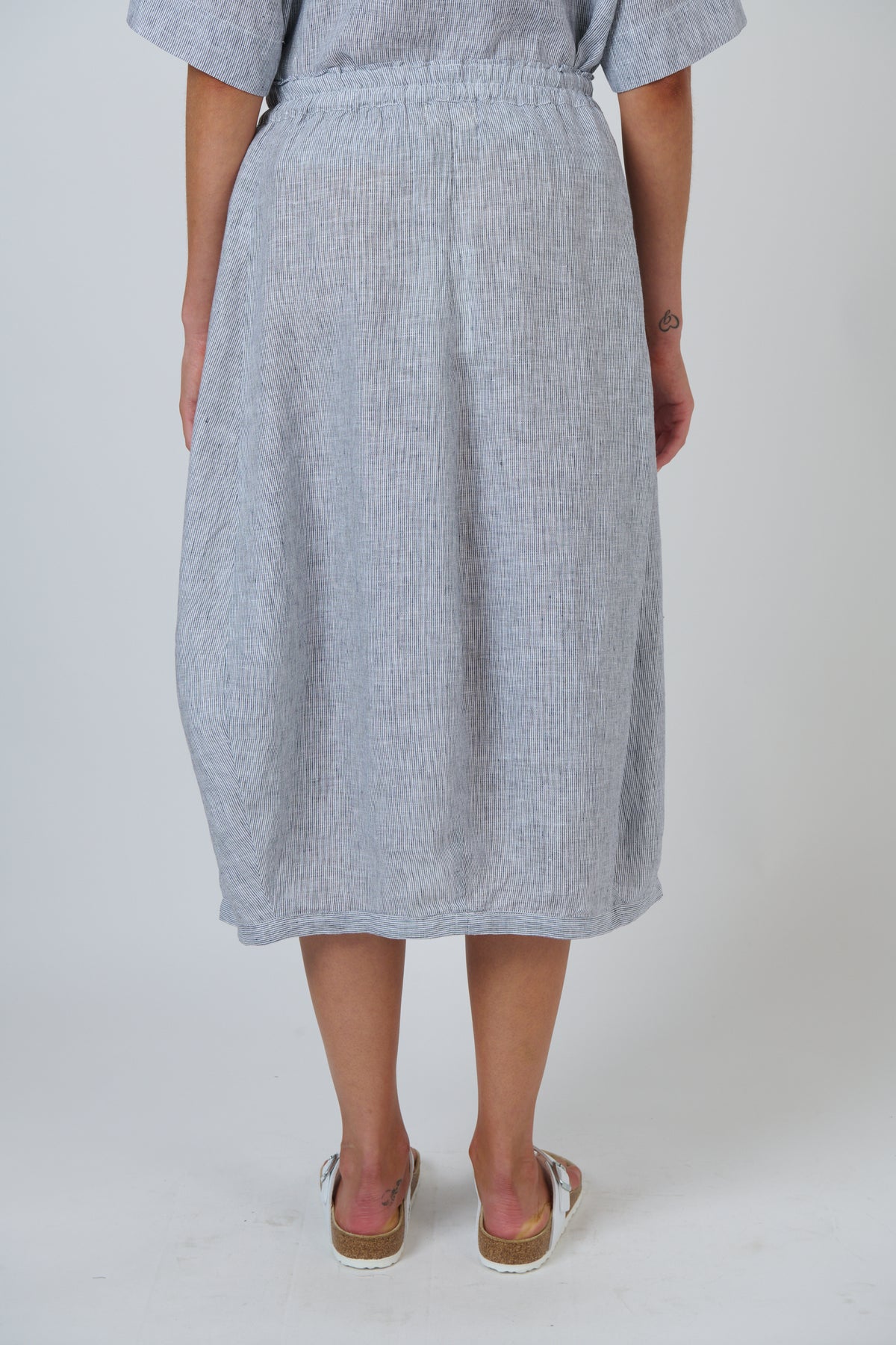 Naturals by O&J Linen Skirt in Sliver GA639