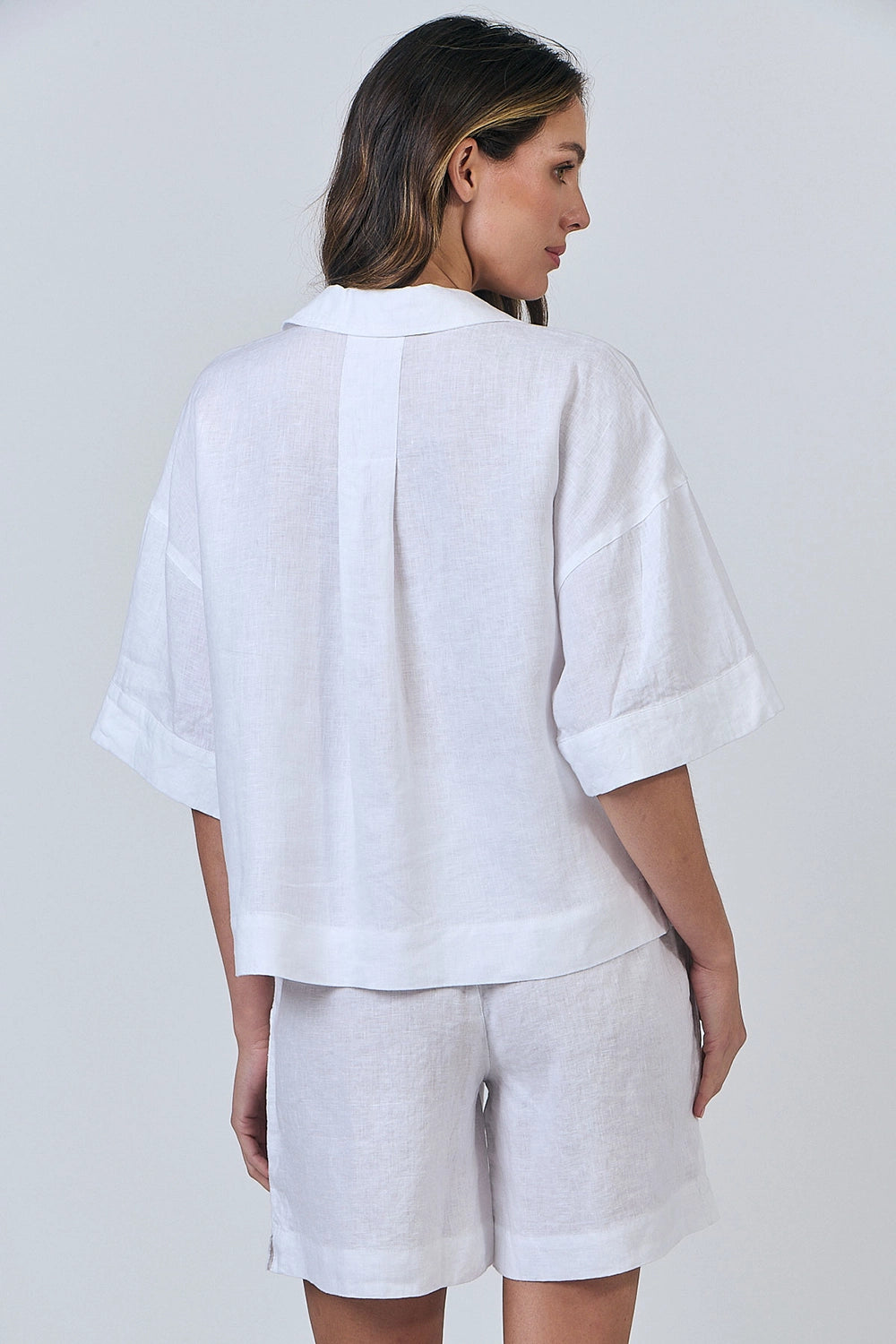 Naturals by O & J Linen Shirt in White GA640