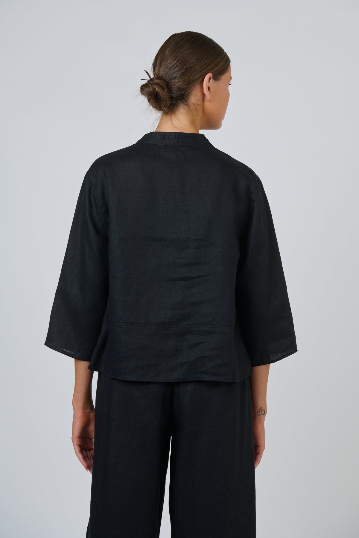 Naturals by O & J Linen Top in Black GA668