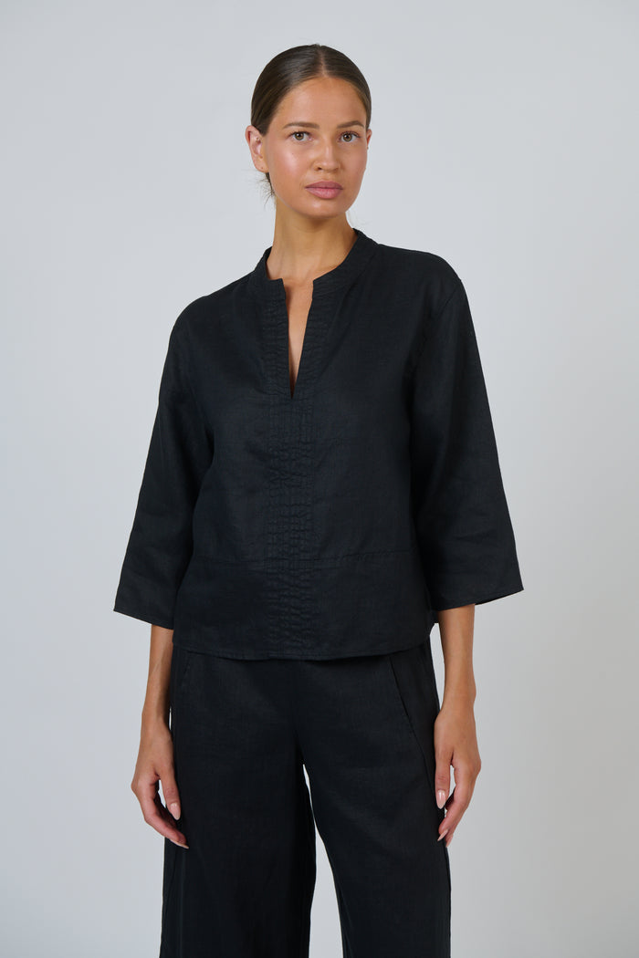 Naturals by O & J Linen Top in Black GA668