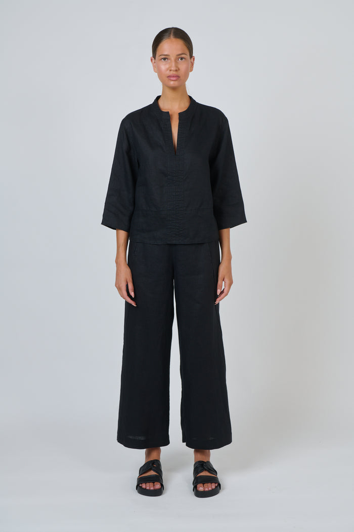 Naturals by O & J Linen Top in Black GA668