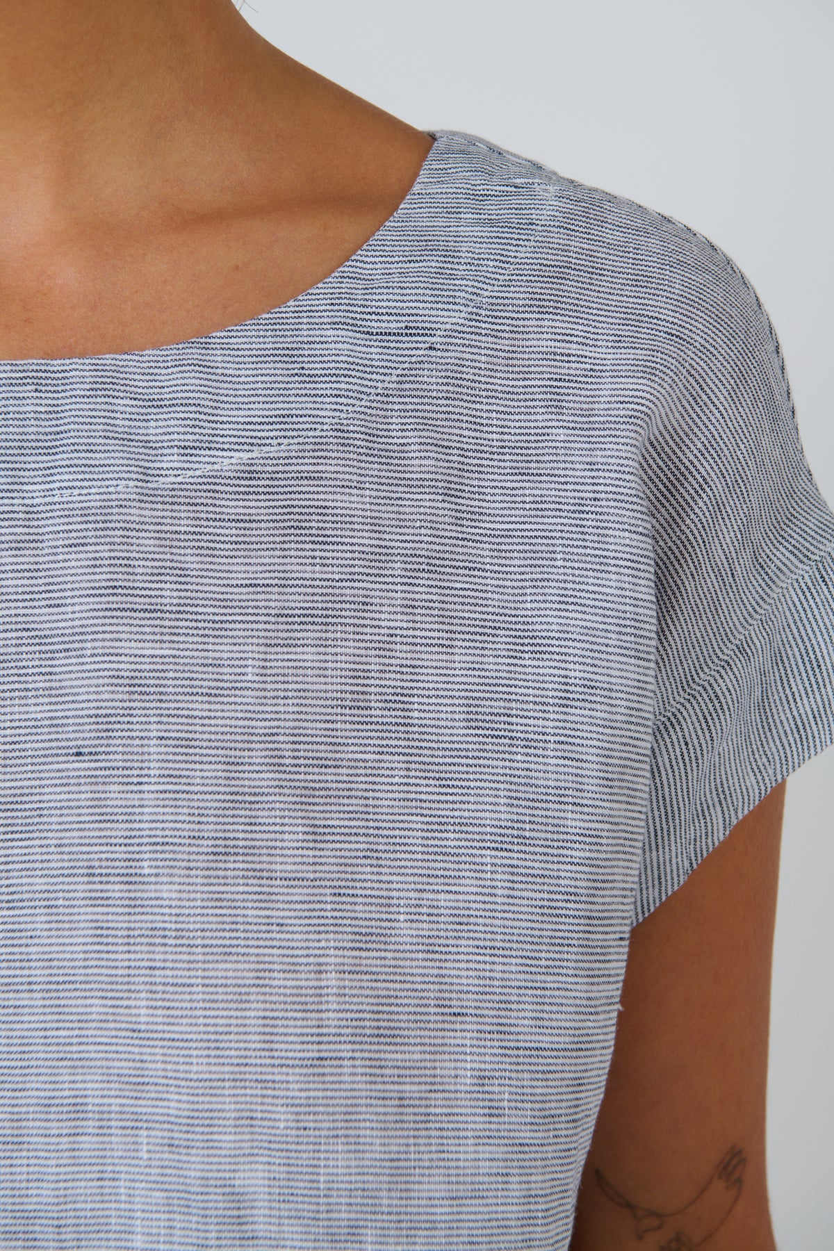 Naturals by O&J Linen Top in Sliver GA686