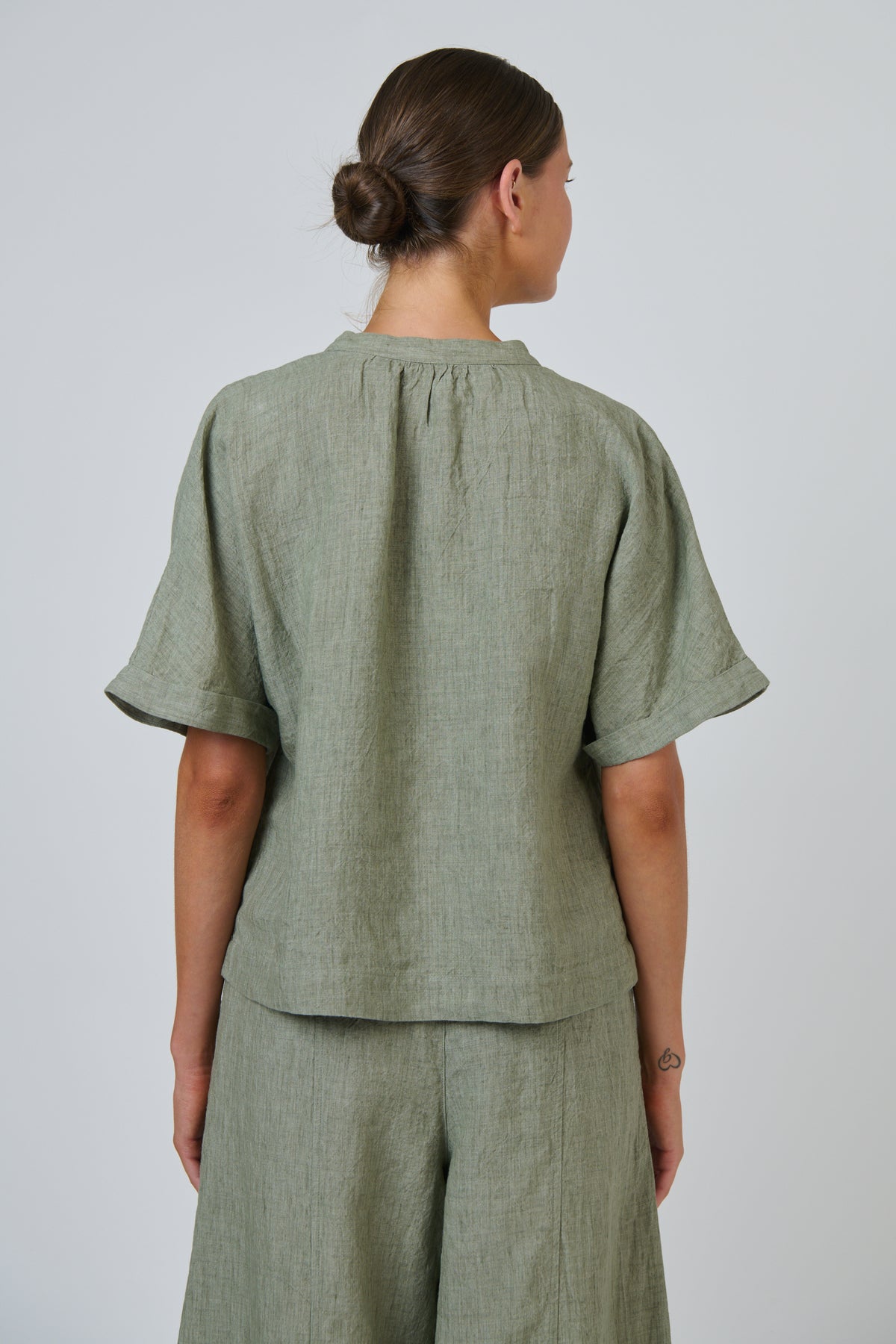 Naturals by O & J Linen Top in Artichoke GA689