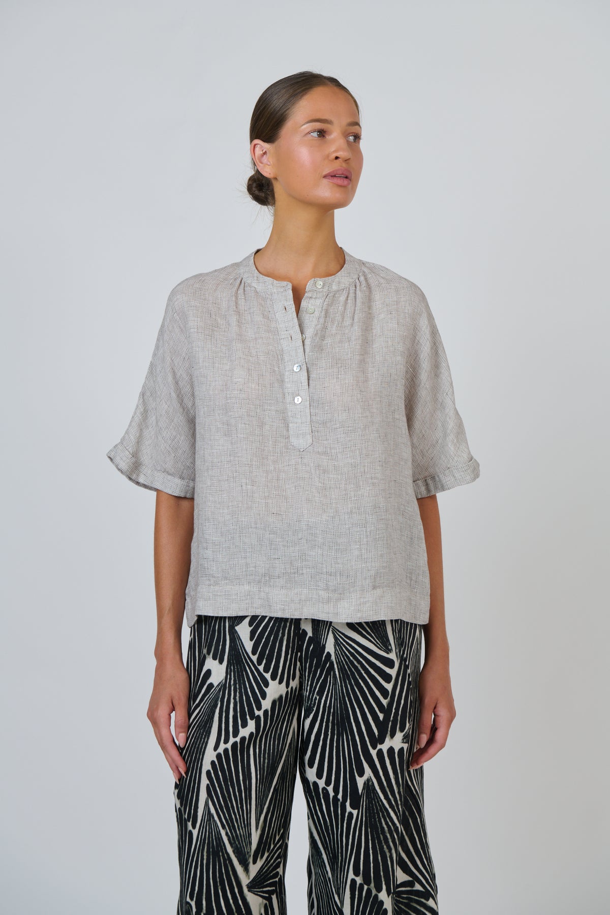 Naturals by O&J Linen Top in Chai GA689