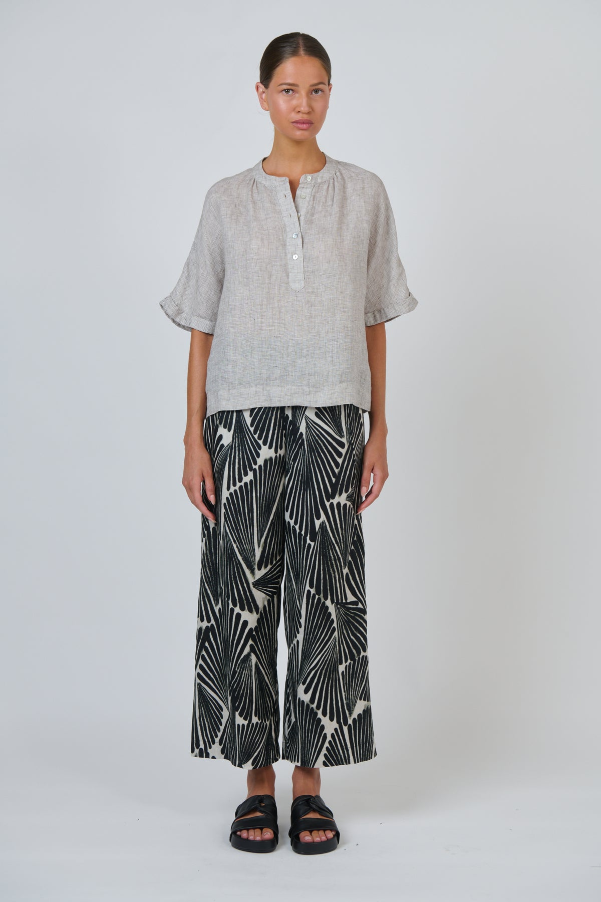 Naturals by O&J Linen Top in Chai GA689