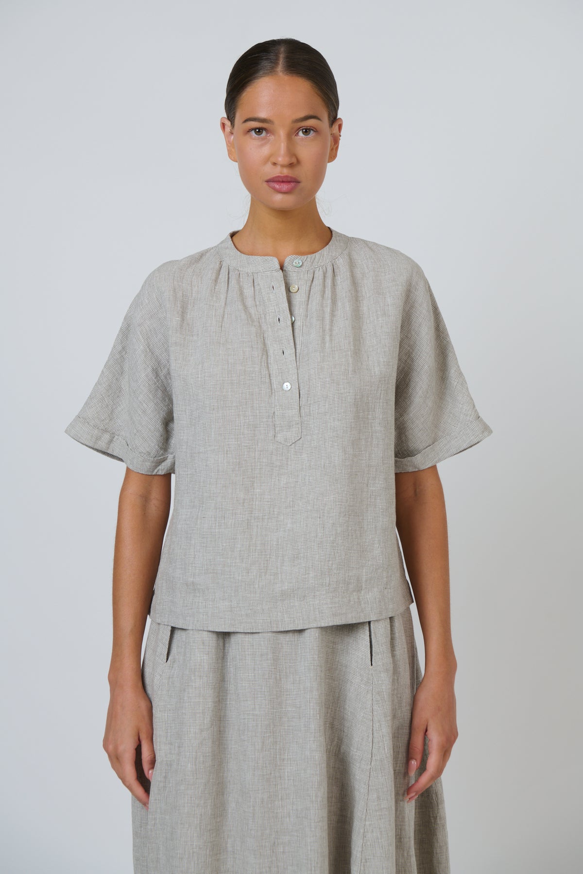 Naturals by O & J Linen Top in Mousse GA689