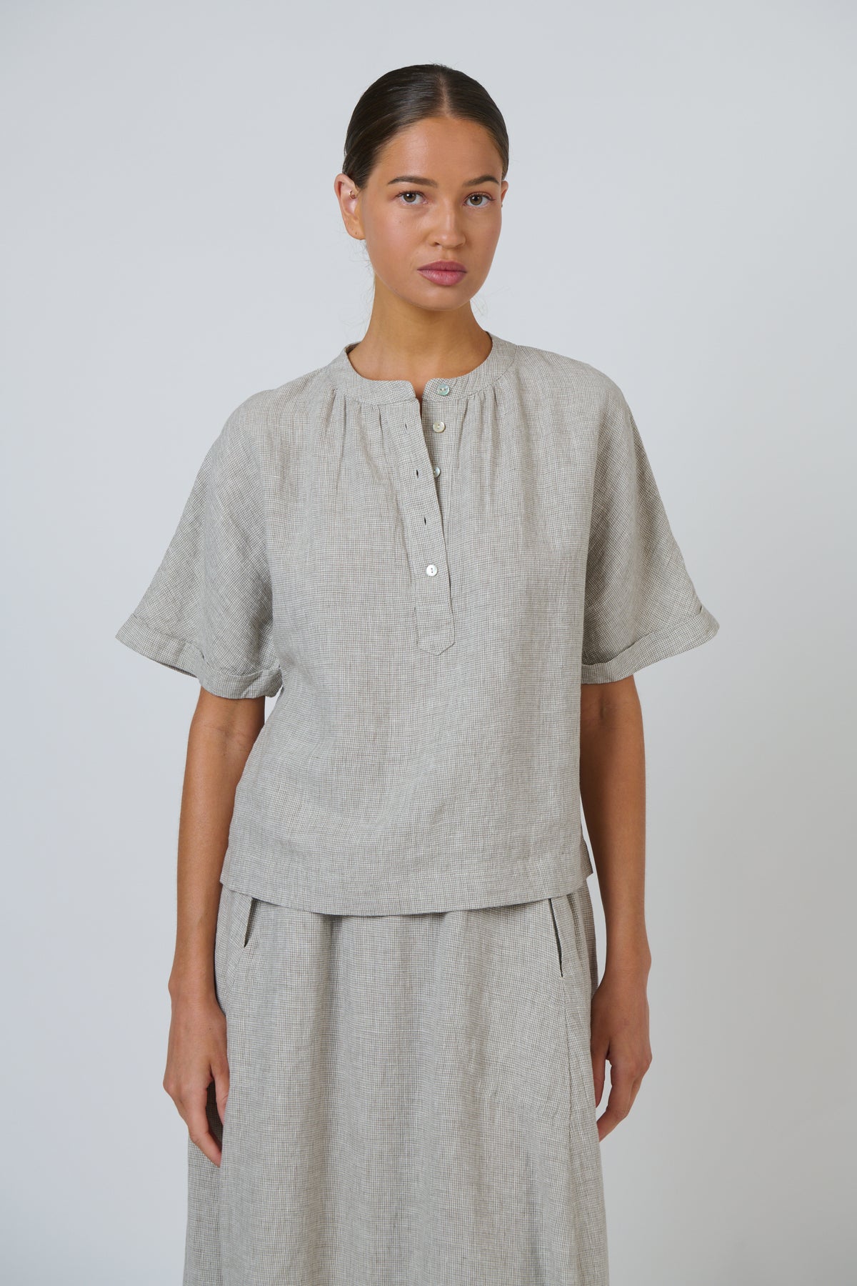 Naturals by O & J Linen Top in Mousse GA689