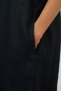Naturals by O & J Linen Dress in Black GA703