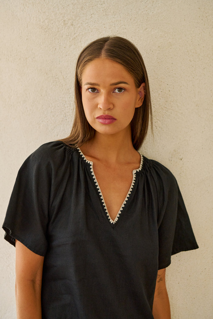 Naturals by O & J Linen Dress in Black GA703