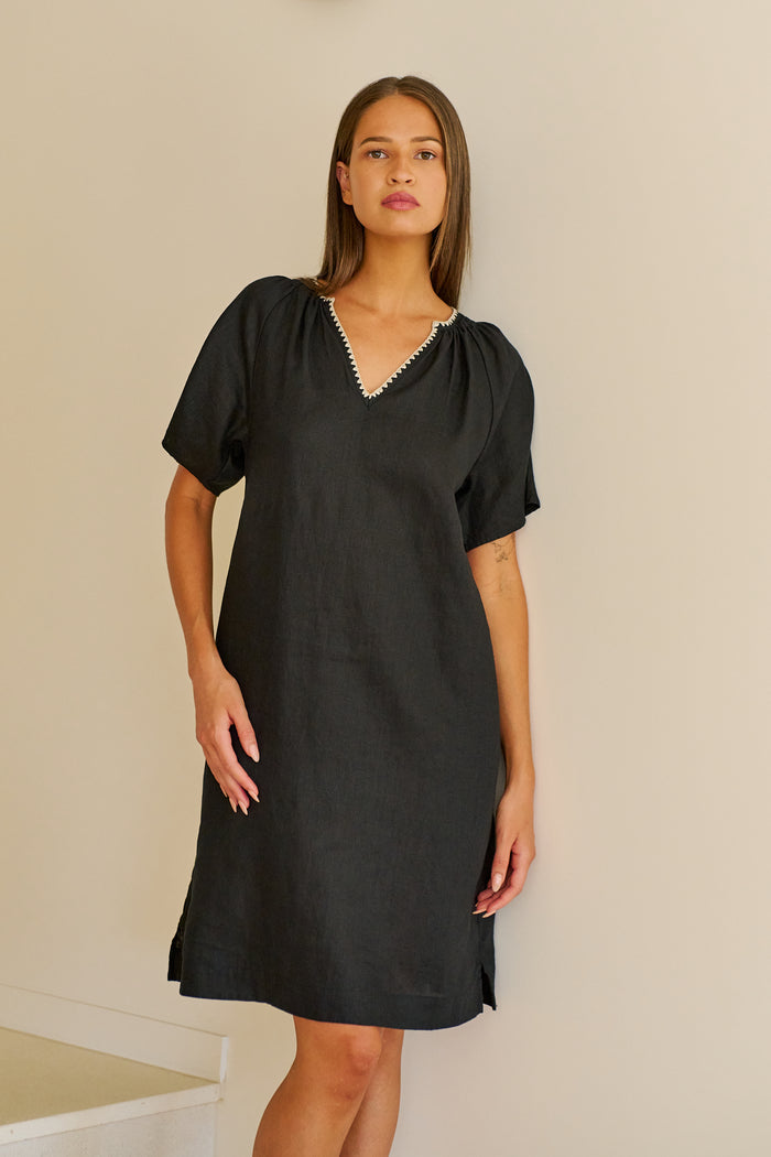 Naturals by O & J Linen Dress in Black GA703