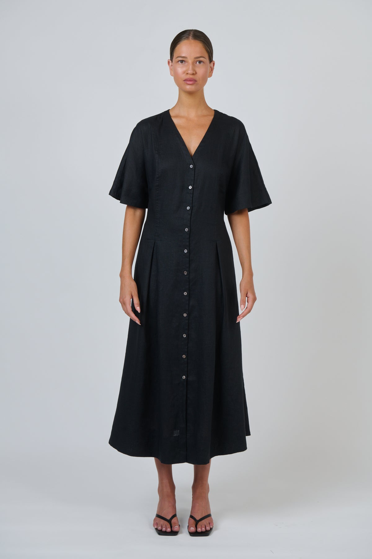 Naturals by O & J Linen Dress in Black GA704