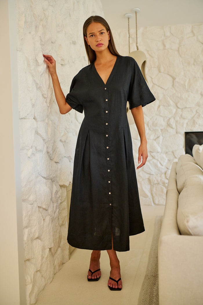 Naturals by O & J Linen Dress in Black GA704