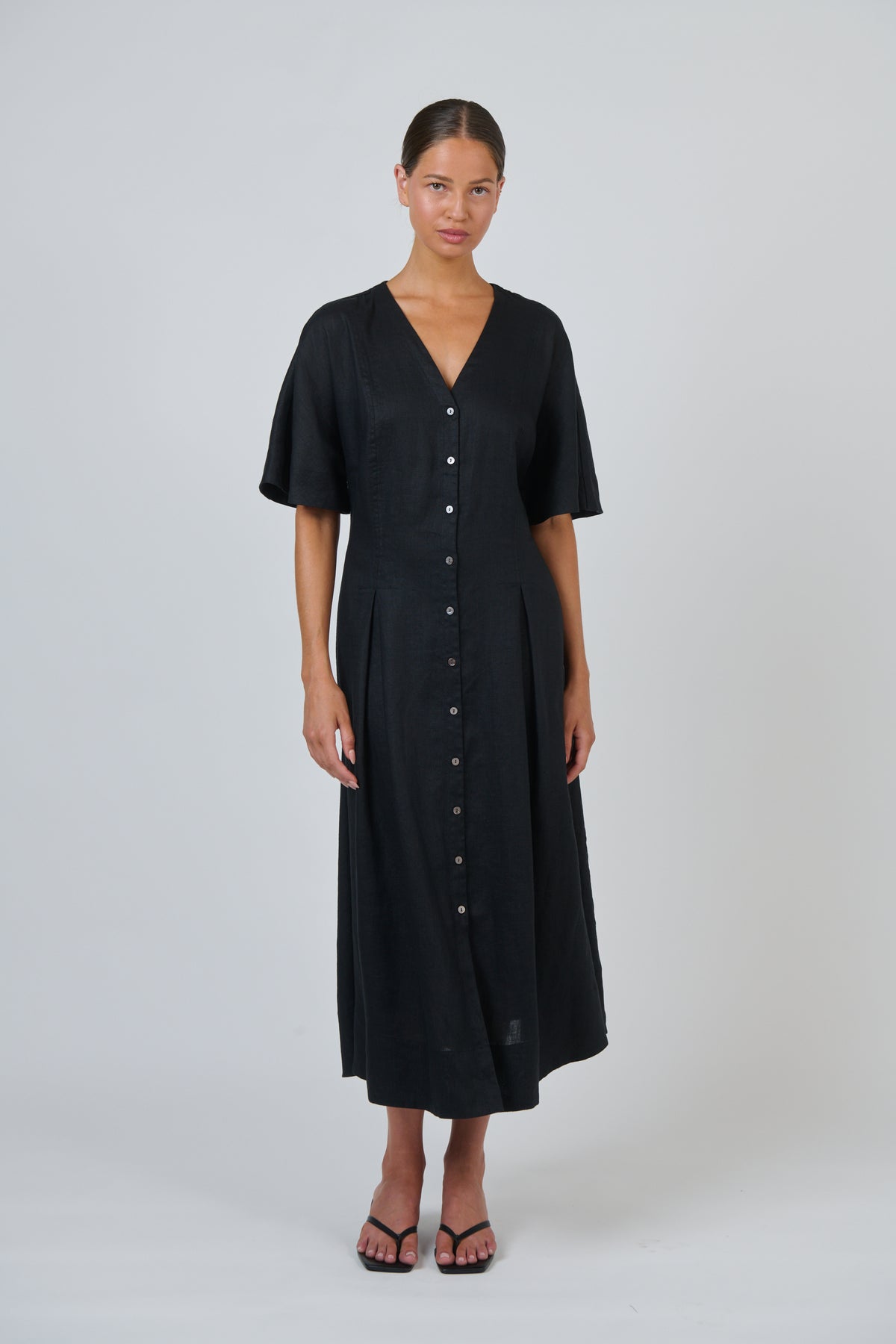 Naturals by O & J Linen Dress in Black GA704