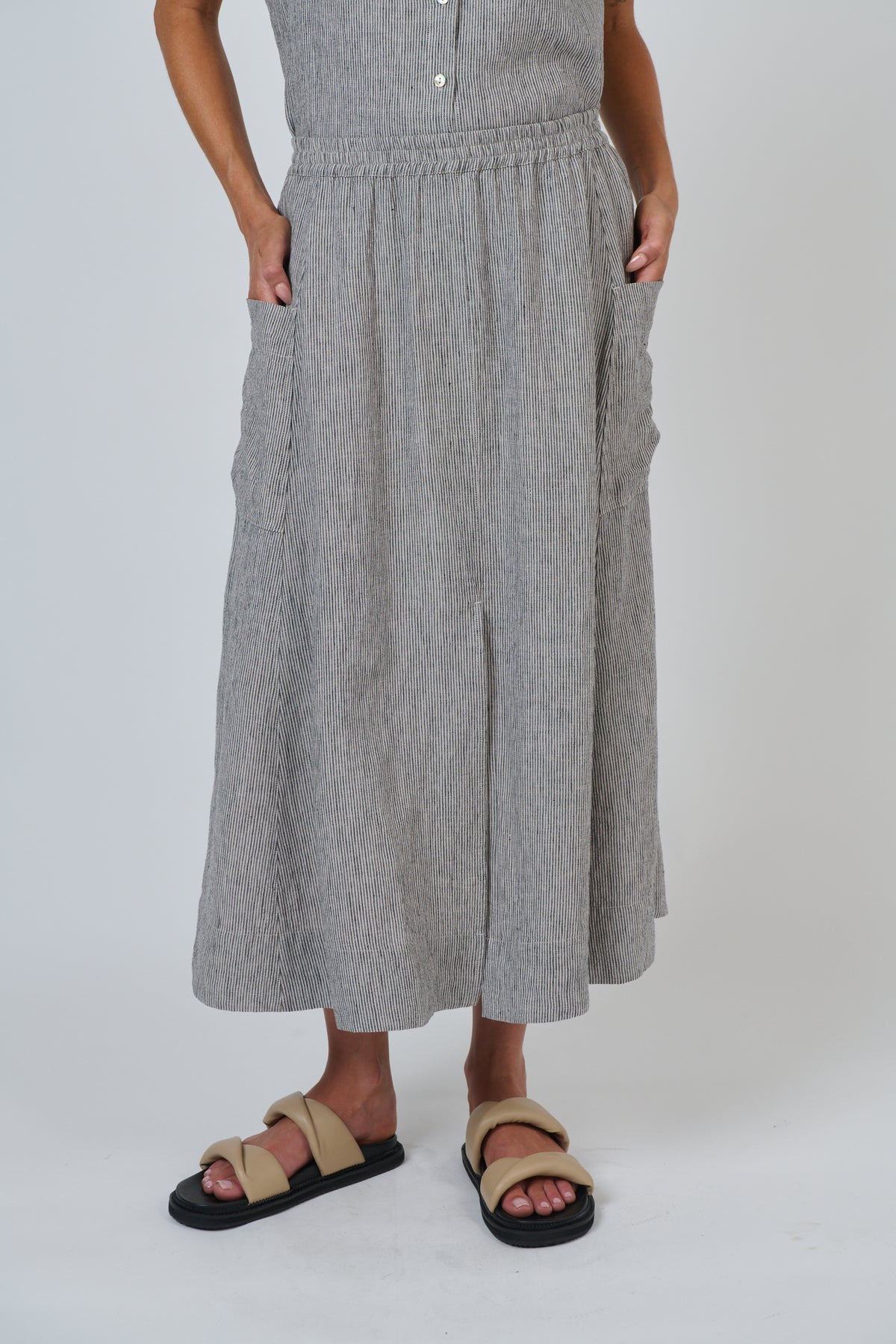 Naturals by O & J Linen Skirt in Rue GA709