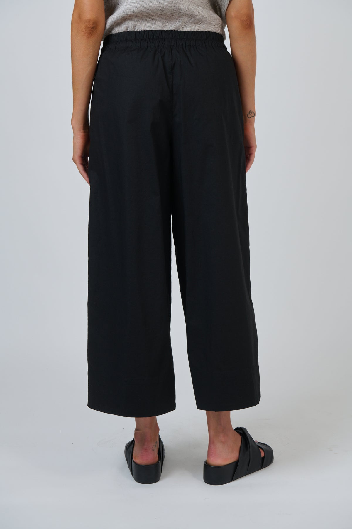 Naturals by O & J Poplin Skirt in Black GA713