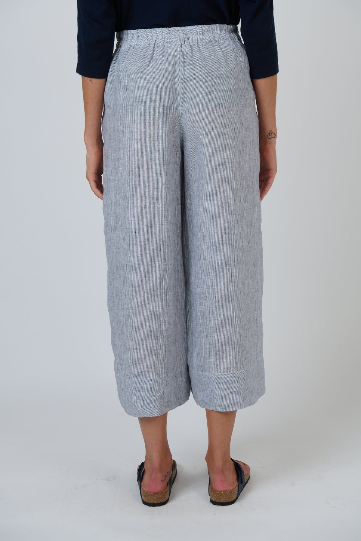 Naturals by O&J Linen Pant in Sliver GA713