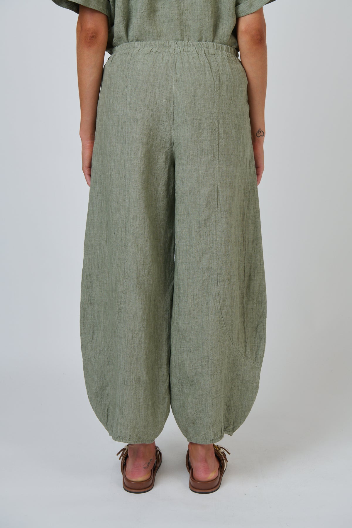 Naturals by O & J Linen Pants in Artichoke GA714