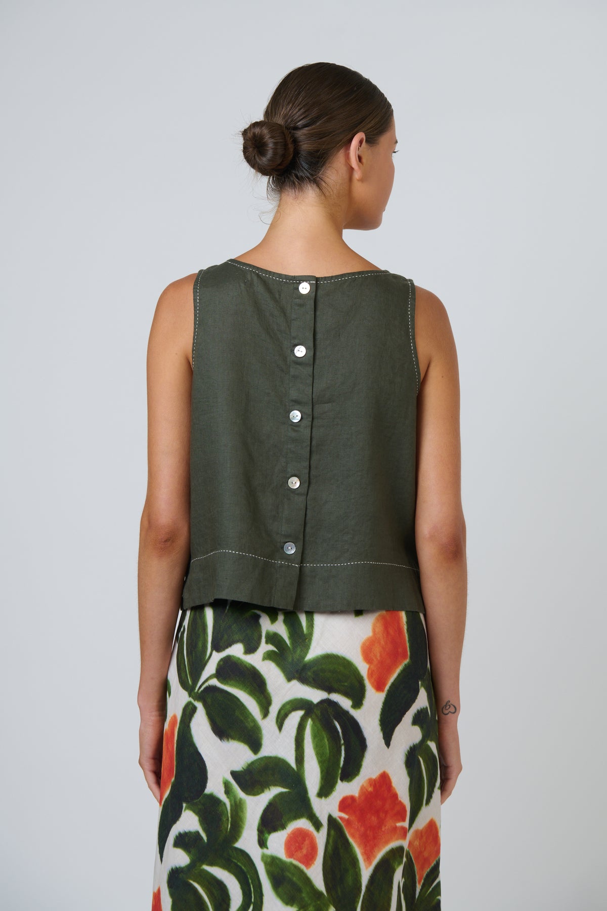Naturals by O&J Linen Top in Topiary GA716