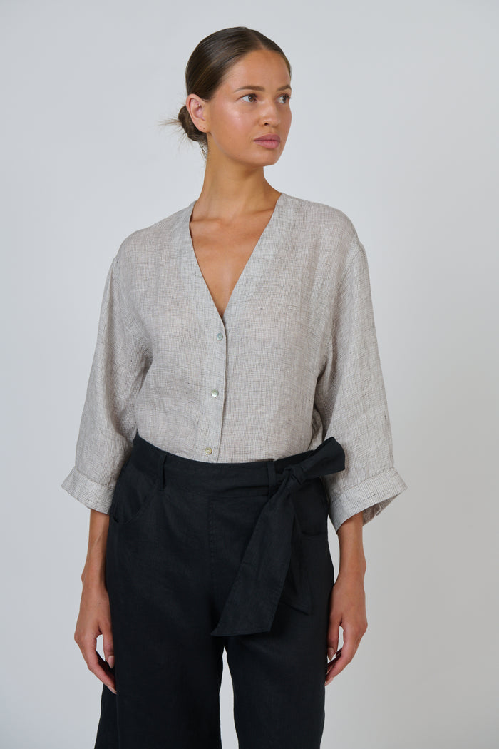 Naturals by O & J Linen Top in Chai GA717