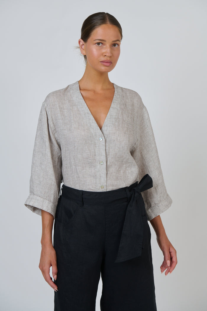 Naturals by O & J Linen Top in Chai GA717
